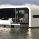 Una casa galleggiante per le vacanze di 45 metri quadrati