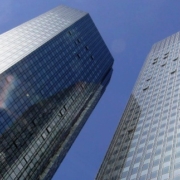 Deutsche Bank cambia le ambizioni, annunciando tagli di lavoro