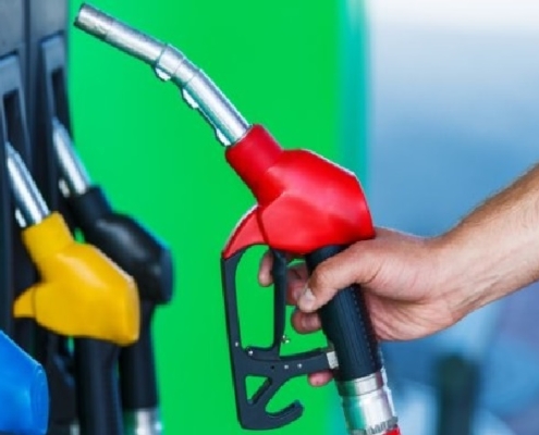 Attacchi Iran su Israele: Impatto sui Prezzi del Petrolio e della Benzina