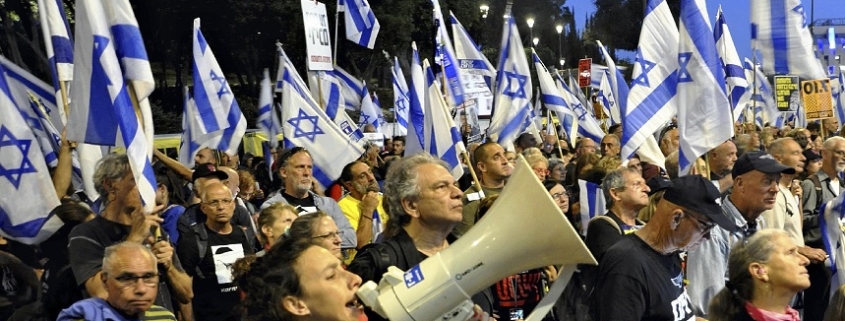 Cittadini a Gerusalemme chiedono la destituzione di Netanyahu per il secondo giorno consecutivo