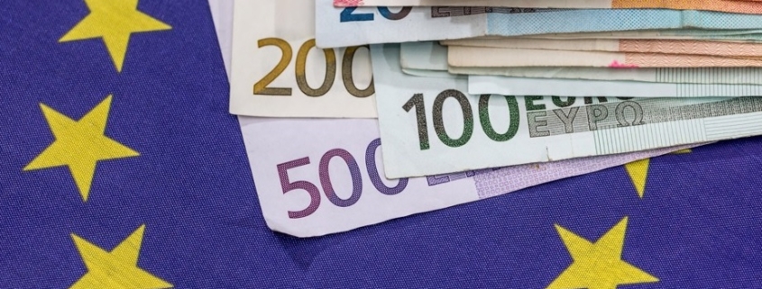 Lo stipendio base di un europarlamentare è di 10.075,18 euro lordi al mese