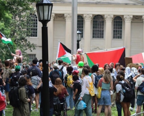 La tensione sale nelle università americane: proteste, scontri e arresti