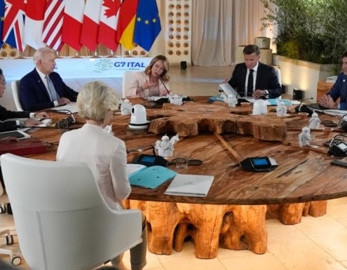 G7, svolta per l’Ucraina: 50 miliardi dai beni russi. Mosca minaccia ritorsioni.