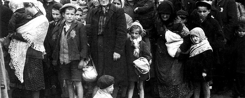 I bambini di Auschwitz sono stati in circa 230.000 bambini e adolescenti.Quasi tutti perirono nelle camere a gas o di stenti e malattia