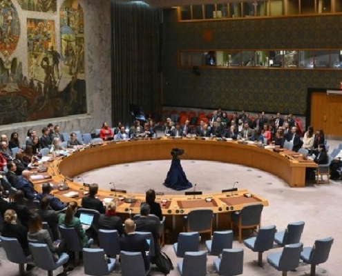 Il Consiglio di Sicurezza delle Nazioni Unite ha approvato il piano di pace proposto dagli Stati Uniti per il cessate il fuoco nella Striscia di Gaza.