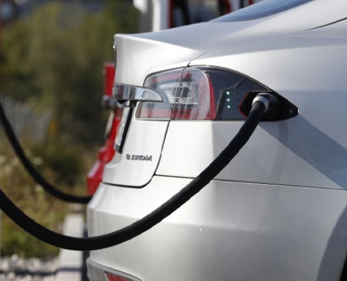 Bonus auto elettriche: esauriti in poche ore, caos e polemiche