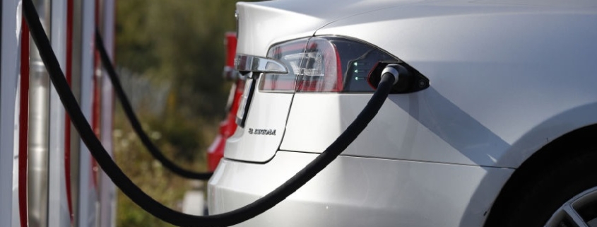Bonus auto elettriche: esauriti in poche ore, caos e polemiche