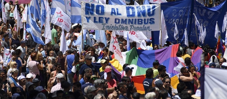 Bollette in Argentina: rincari fino al 400%, situazione critica