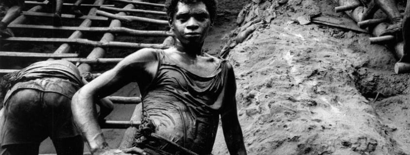 Sebastião Salgado noto per i reportage fotografici che documentano la condizione umana