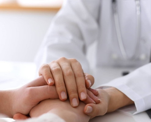 Caso Eluana Englaro, condannato ex dg della sanità lombarda: “Tenuta in vita per idee personali”