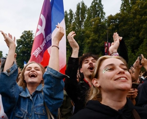 Rivoluzione politica in Francia: trionfa la sinistra di Mélenchon