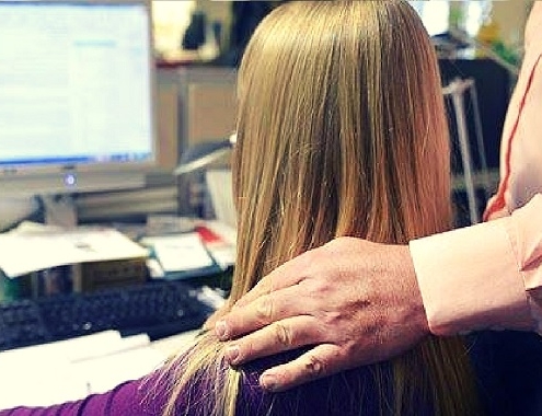 Donne: Due milioni vittime di molestie sul lavoro