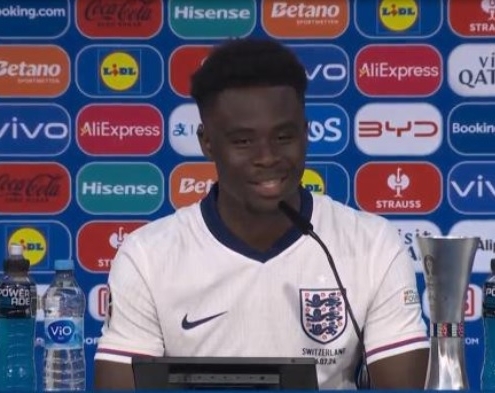 Gol al 90°: Inghilterra sconfigge Olanda, finale con Spagna.