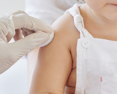 Medici in allarme: abolizione obbligo vaccinale mette a rischio salute