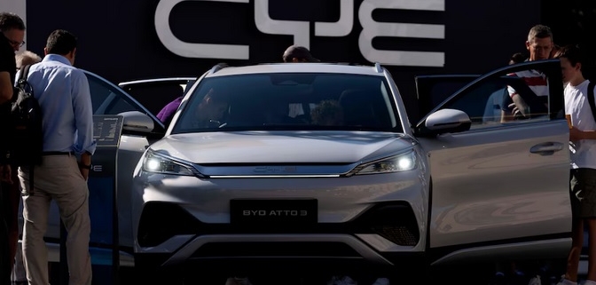 Canada impone tassa sui veicoli elettrici di produzione cinese