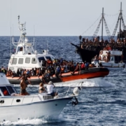 Lampedusa al collasso: emergenza sbarchi e crisi umanitaria continua