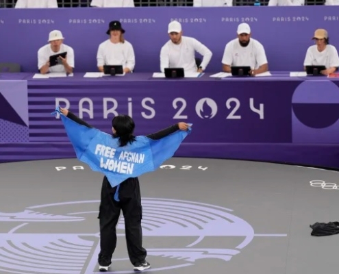 Manizha Talash esclusa dalle Olimpiadi per slogan politico