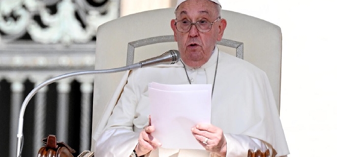Papa Francesco condanna respingimenti, chiede vie sicure
