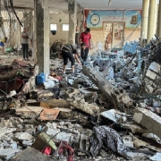 Israele attacca scuola a Gaza: 93 morti confermati