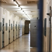 Decreto Carceri Legge: Misure Alternative e Critiche del Centrosinistra