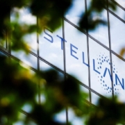 Stellantis crolla in Borsa, rivede al ribasso le stime