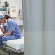 Italia perde 23mila infermieri, fuga dagli ospedali pubblici