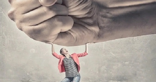 Paure crescenti, rischio di risposte autoritarie nella società moderna