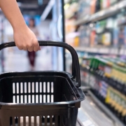 Rallentamento spesa famiglie, impatto su economia e imprese