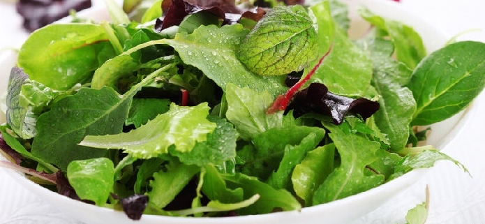 Allarme listeriosi: insalata contaminata ritirata in tutta Italia