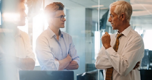 I vecchi e i giovani: fallimenti e disillusioni sociali