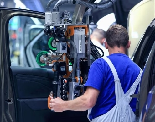 Settore manifatturiero e servizi soffrono in tutta l’Eurozona