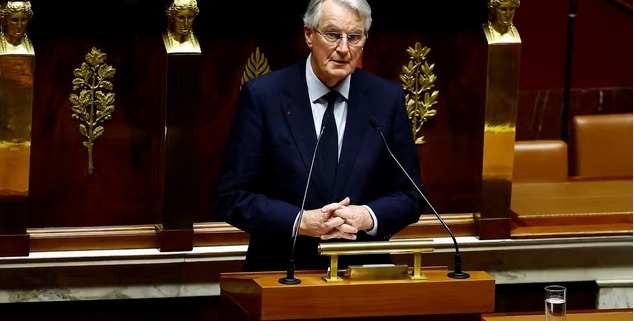 Francia nel caos: governo crollato dopo voto di sfiducia