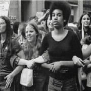 Nascere donna in periferia: una sfida per l’emancipazione