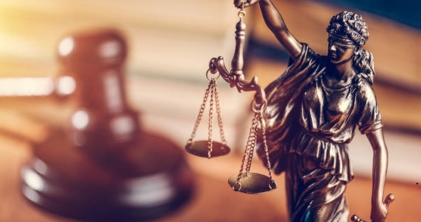 Attacchi a giudici e giornalisti: un pericolo per lo Stato di diritto