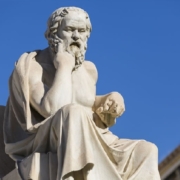 Cultura sotto Attacco: Ruolo della Conoscenza nella Politica di Oggi