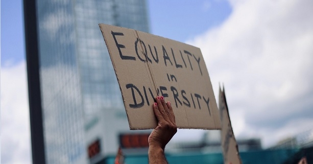 Politiche discriminatorie moderne: un ritorno alla storia passata