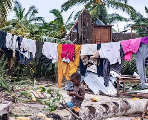 Prezzo dell’Ingiustizia: Bruciata Ricchezza tra Fame e Povertà