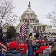 Le democrazie muoiono con un processo graduale e cumulativo