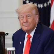 USA: dazi UE al 50%, Apple colpita, borse europee in caduta