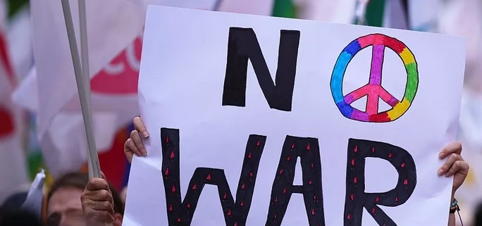 Il Paradosso del Riarmo: Pace Attraverso la Guerra?