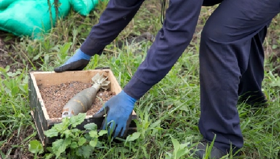 Il Suolo Ferito: Le Guerre Invisibili e quelle Armate