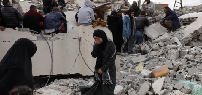 “Morirò qui”: Gaza resiste, il mondo indignato