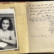 Diario di Anne Frank: la voce fragile e potente che ancora ci interroga