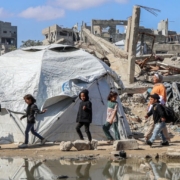 Gaza, peso delle macerie e la speranza fragile della ricostruzione