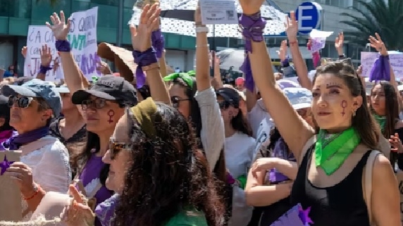 Consenso, libertà, dignità: donna oggi tra violenze e riforme
