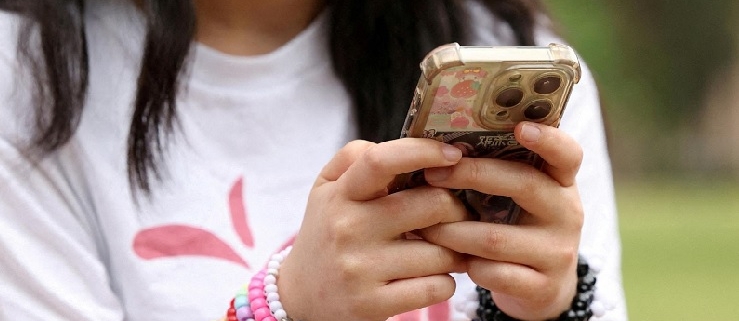 Australia spegne i social ai minori: è tempo di farlo anche in Italia?