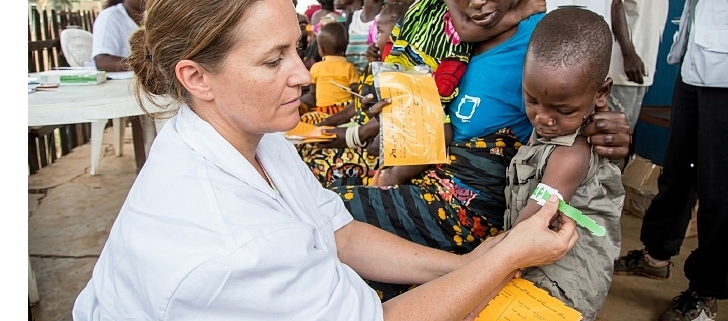 Tagli alla sanità globale mettono a rischio il futuro. Capire che il benessere di ciascuno è legato a quello di tutti.