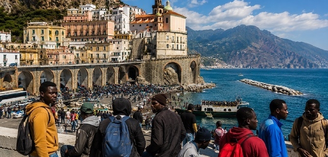 Dall’odio ai “terroni” alla paura degli immigrati: come cambia Il nemico nella politica italiana. Il nemico perfetto è percepito come diverso