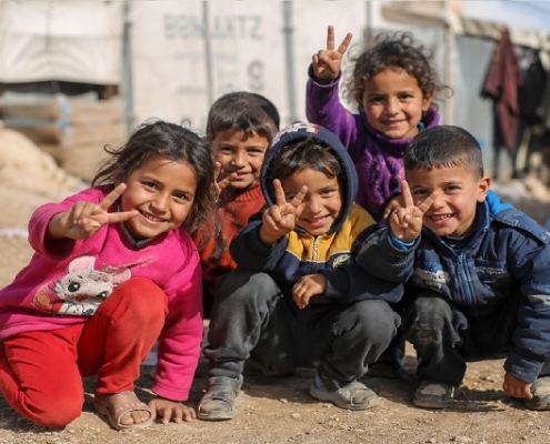 L'infanzia violata nel mondo è il fallimento di tutti. I bambini ci ricordano che, nonostante tutto, la vita continua a farsi strada.