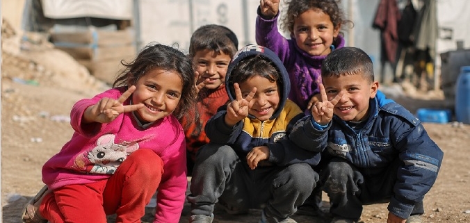 L'infanzia violata nel mondo è il fallimento di tutti. I bambini ci ricordano che, nonostante tutto, la vita continua a farsi strada.